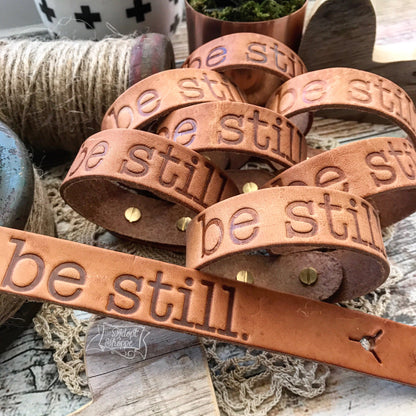 be still (camel/natural) leather cuff