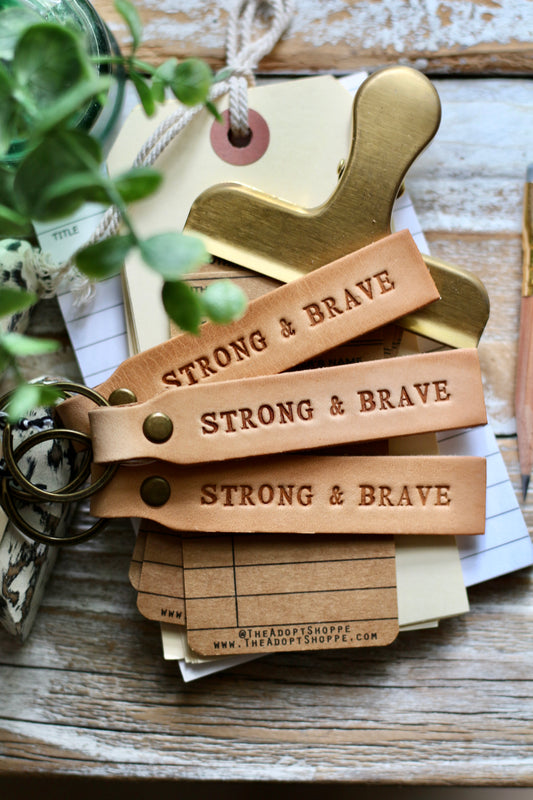 STRONG & BRAVE leather keyring (camel/natural)