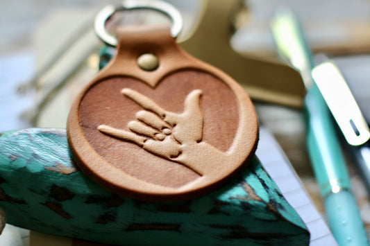 I LOVE YOU sign language finger spelling leather keyring (camel/natural)