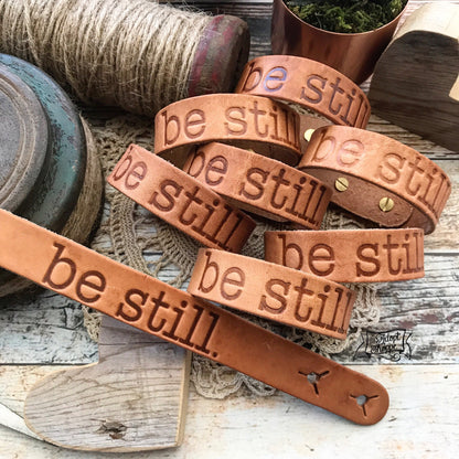 be still (camel/natural) leather cuff