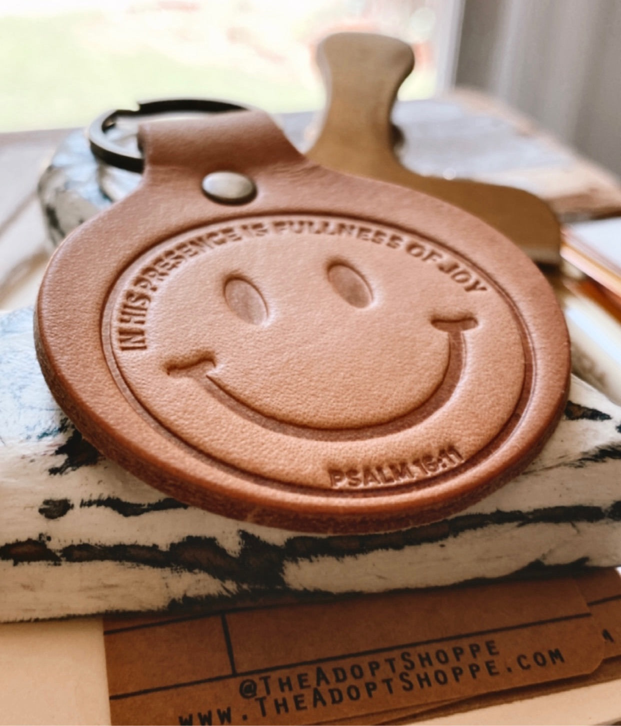 in His presence is fullness of joy smiley face (Psalm 16:11) leather keyring (camel/natural)